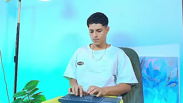 Eliassalvatore  online show from August 8, 6:04 pm