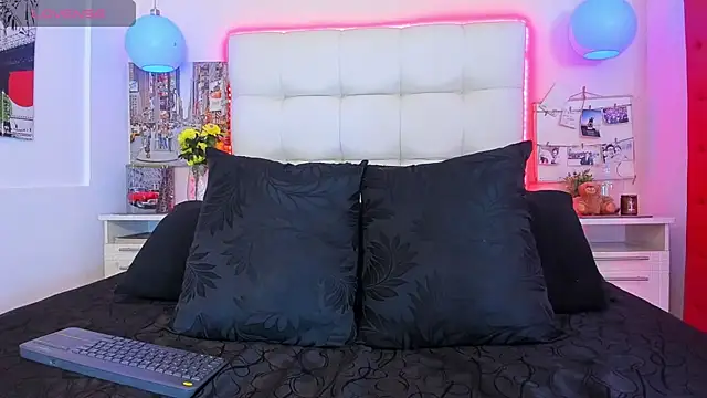 SharonTygaX online show from June 24, 9:28 pm