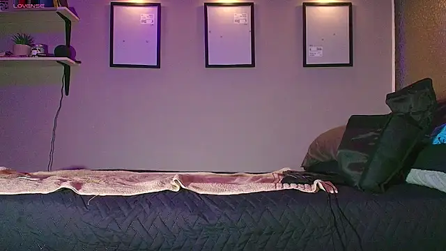 Jean Martiiinez online show from April 7, 10:10 pm