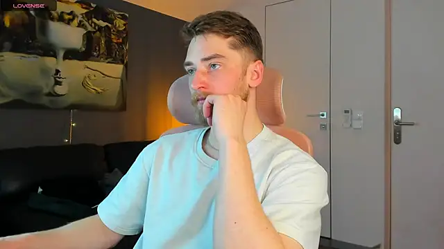 Dexter Raze online show from April 12, 10:54 pm