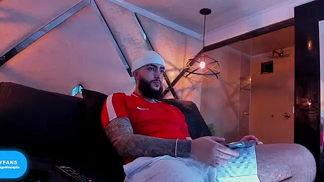 SantiagoHincapiie online show from February 27, 4:46 am