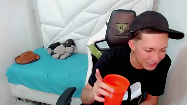 Street poemm  online show from March 8, 3:43 am