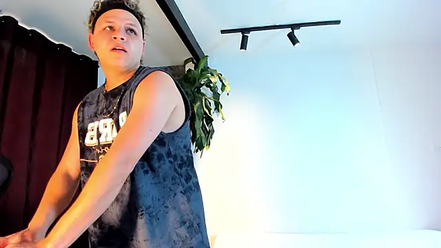 SamJoness  online show from March 1, 8:19 pm