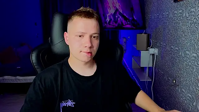 Karl Night  online show from June 10, 7:25 pm