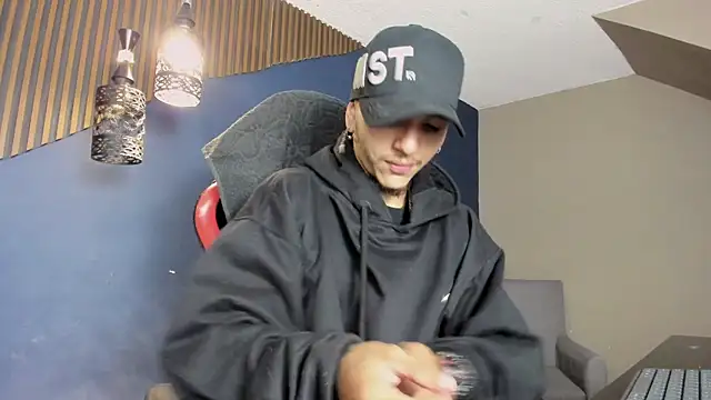 DanteLuxx online show from March 14, 5:14 am