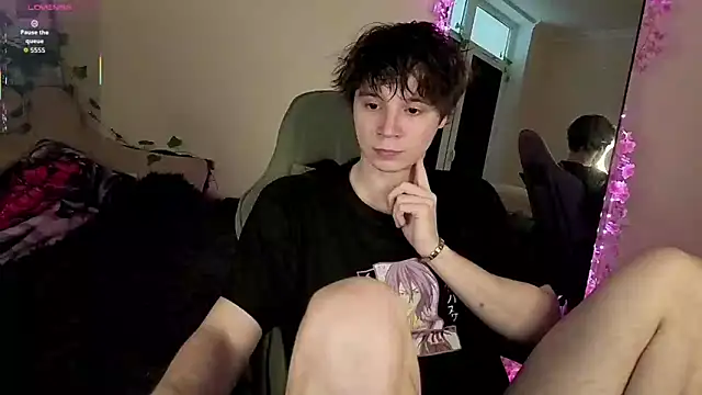 AnthonyCuutie online show from May 10, 3:57 pm