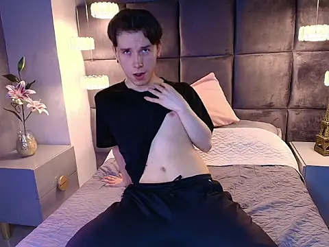 hollannd  online show from May 27, 3:31 pm