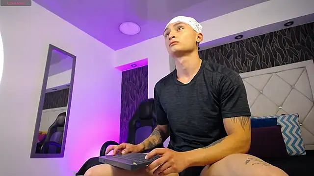 DIEGO JONES online show from March 4, 3:08 pm