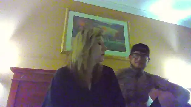 Darkcrowncouple online show from February 28, 1:54 pm