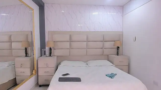 TylerCross  online show from April 28, 8:13 pm