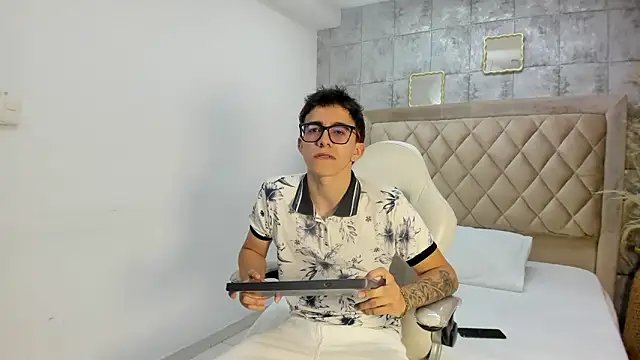 TylerCross  online show from March 21, 8:24 pm