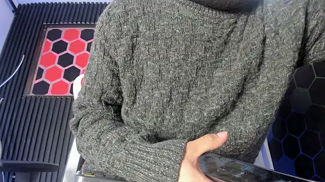 Cristopher Wild online show from April 5, 8:27 pm