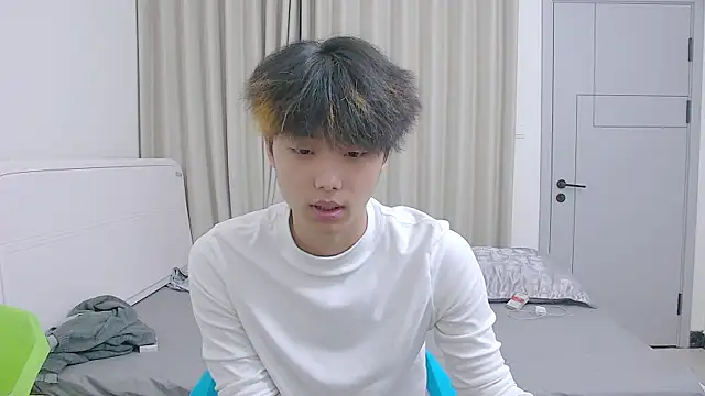 icecream-002 online show from April 5, 10:45 am