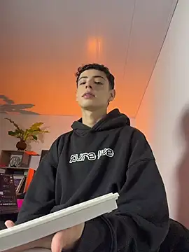 SebastianReed  online show from May 14, 3:26 am