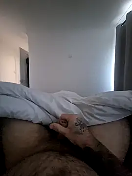 heretoopleaseyou online show from April 30, 10:55 am