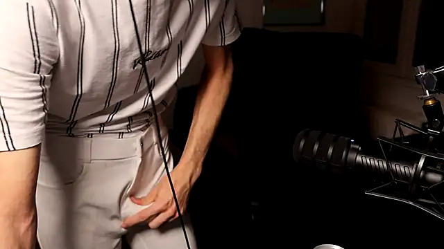 leggingshot1 online show from May 12, 7:44 pm