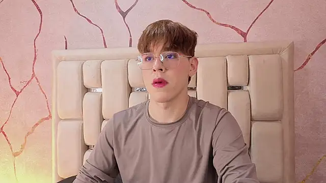 Tom Parker  online show from July 14, 10:27 pm
