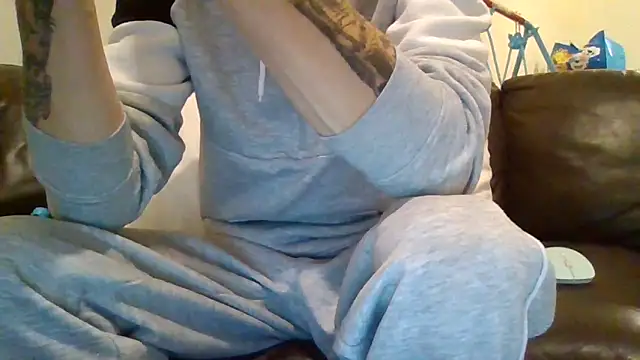 feetlovrr94 online show from May 11, 11:24 pm