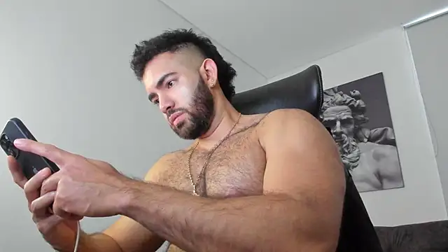 simonleon27 online show from May 13, 10:51 pm