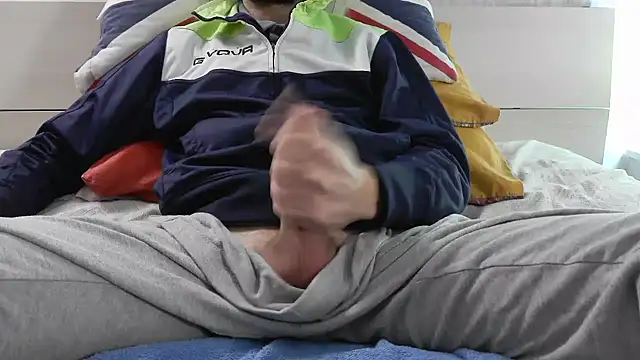 tommaso9046 online show from April 3, 4:15 pm