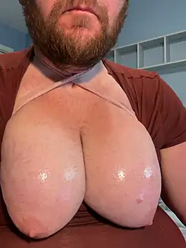 hugemanbreasts online show from June 24, 8:33 pm