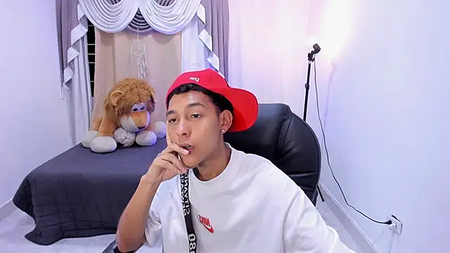 Rooney Boy online show from April 2, 3:26 am