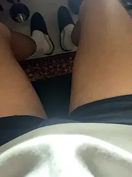 youmeloveyou online show from March 31, 8:54 pm