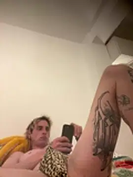 lucasdeexxx online show from April 6, 9:04 pm