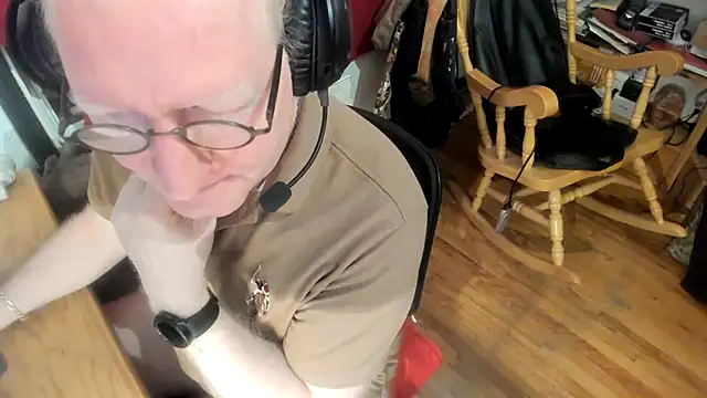 ChrisMtl83 online show from April 10, 1:23 am