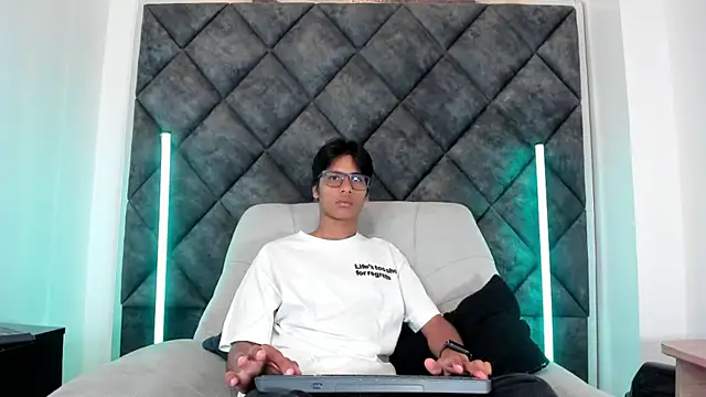 LiamKron online show from May 16, 10:36 am