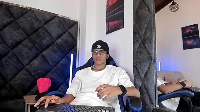 LiamKron online show from June 10, 11:56 am