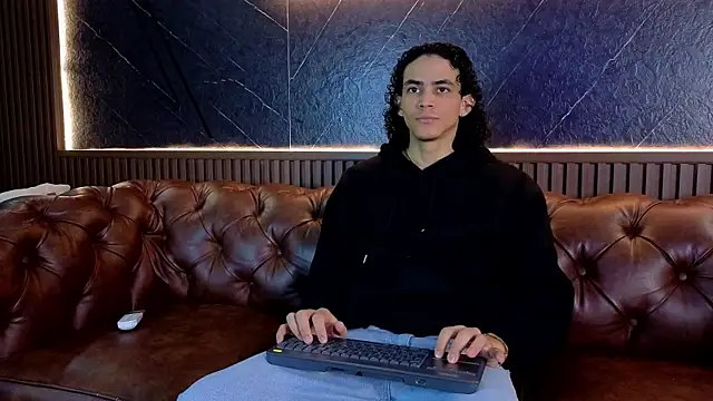 LucaAlessi online show from April 13, 2:07 pm