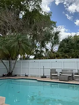 youngwildfreee online show from April 10, 7:21 pm