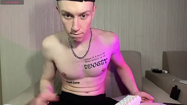 Travis Gracile online show from April 24, 2:08 pm