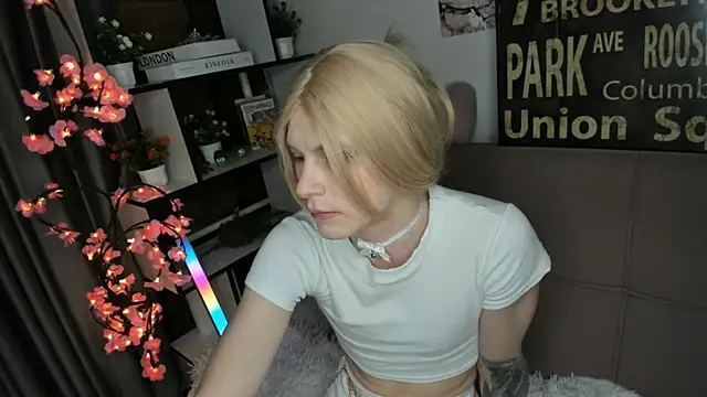 TwinkWhite online show from May 30, 9:59 pm