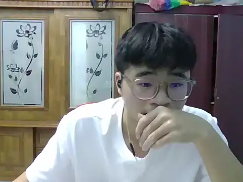 razor09999 online show from April 20, 12:30 pm