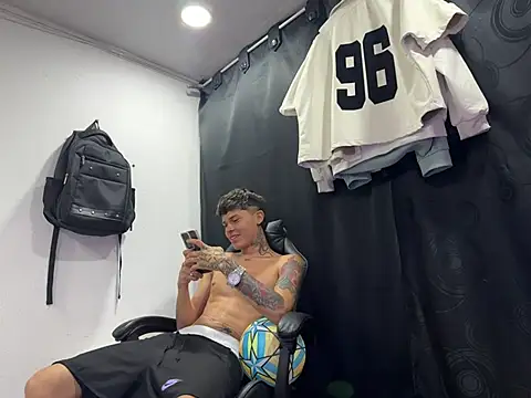 Jackdaniel001  online show from July 16, 3:46 am