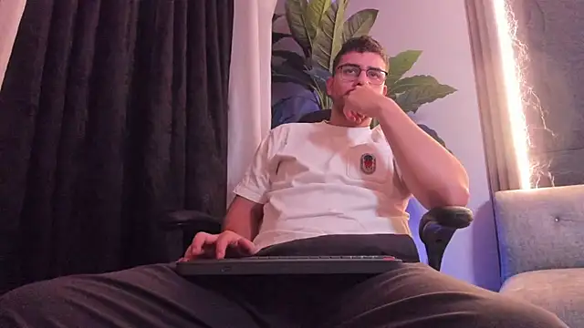 chris gold  online show from April 23, 8:11 pm