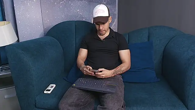 Derek Voss online show from June 9, 12:18 pm