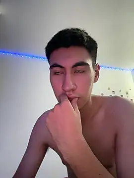 Aaron0305 online show from July 6, 4:20 pm