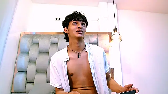 SahirCharm online show from June 9, 4:52 pm
