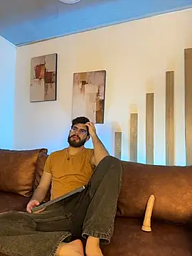 DomBoy  online show from June 3, 8:25 pm