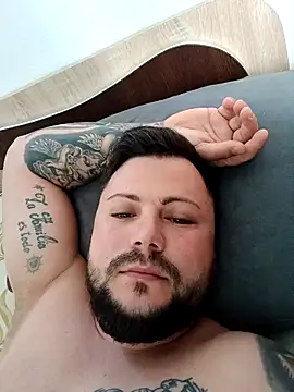 ValentinIuliana online show from May 4, 6:37 am