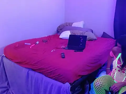 luv2cum2gether25 online show from August 7, 5:25 am
