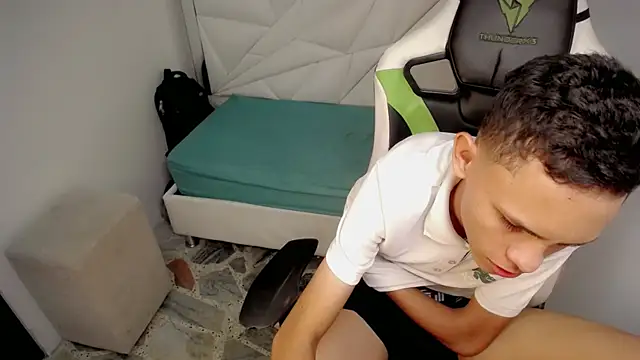 sombra 18 online show from June 18, 4:58 am