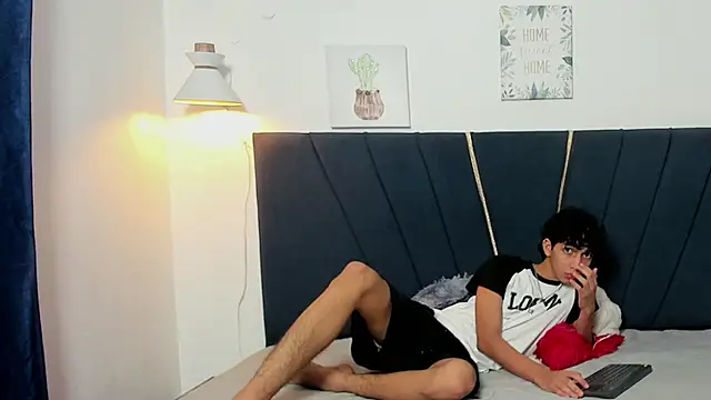 ero boy40 online show from May 10, 4:25 am