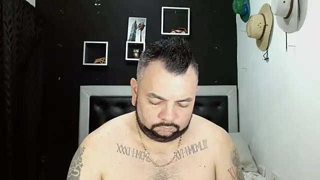 Snapshot of perverseveteranmanxxx chatting on February 15, 10:43 pm perverseveteranmanxxx online show from February 15, 10:43 pm