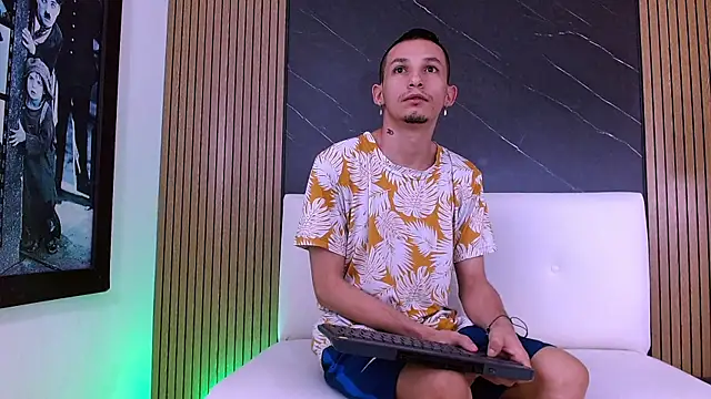 Isak Berekoa online show from June 18, 11:04 am