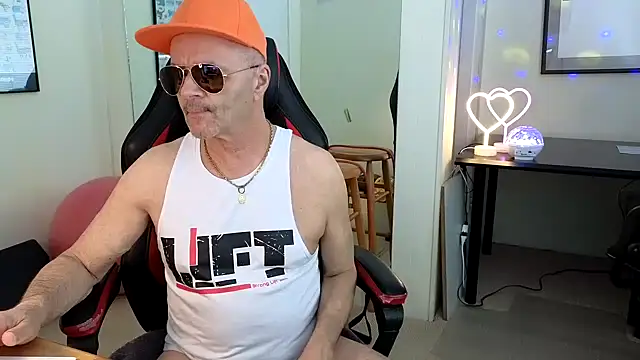 hotdadbod online show from February 11, 9:35 pm