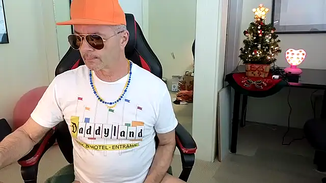 hotdadbod online show from December 6, 9:13 pm